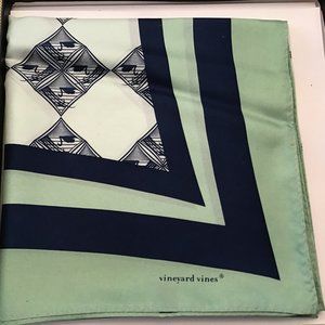 Vineyard vines 34" square silk scarf swans
